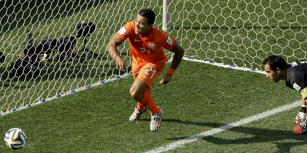 Memphis Depay celebrates scoring the Netherlands' second goal against Chile. Photo / AP