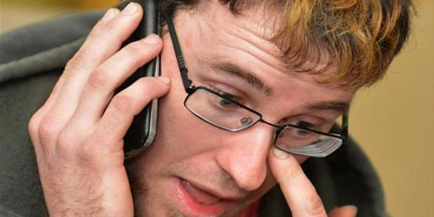 Ashley McPherson talks to his mother on the phone about the crash that led to his partner and 5-year-old daughter being taken to hospital. Photo / Peter McIntosh