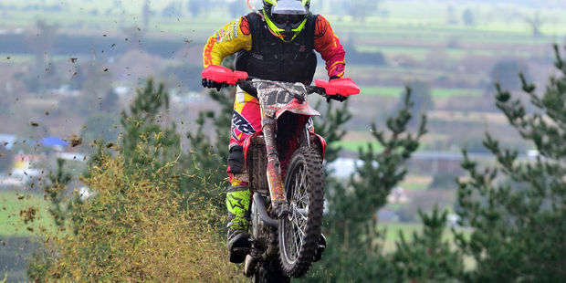 Tauranga's Ben Townley (Honda CRF450), on his way to winning the Tarawera 100 cross-country race near Kawerau. Pictures / Andy McGechan, BikesportNZ.com