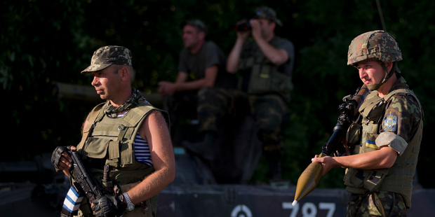 Ukrainian soldiers hold weapons at a checkpoint outside the town of Amvrosiivka, eastern Ukraine. Photo / AP