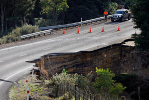 Workers begin the huge task of carrying out repairs at the site of a major slip on SH 1 Near Maromaku Rd, south of Kawakawa. Photo / Kenny Rodger