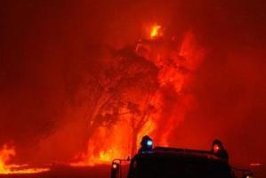 A "Black Saturday" wildfire threatens the township of Taggety in Victoria. Photo / Getty Images
