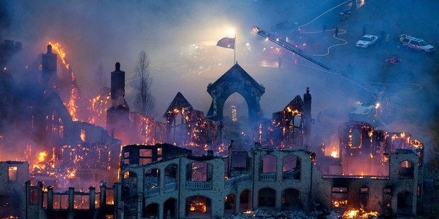 This aerial photo shows firefighters battling a fire at a mansion in Indian Hill, Ohio. Photo / AP