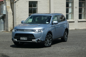 Mitsubishi Outlander PHEV Plug in Hybrid