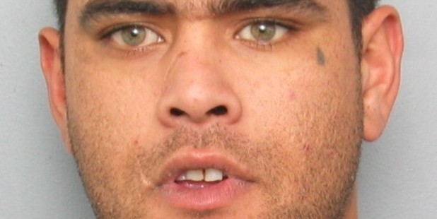 Papa Miharo.jpg HBZ 11Jan14 - CLOSED DOWN: The Armed Offenders Squad was called to a Hastings street in a gang associate manhunt yesterday. PHOTO/GLENN TAYLOR HBT140624-14Miharo Papa