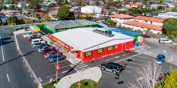 23 Ocean View Rd houses Simply Fresh Produce and a Mad Butcher store.