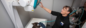Dr Heather Jackson demonstrates Tauranga Veterinary services new digital x-ray.