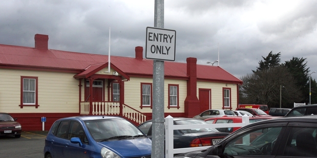 OBVIOUS: Signs at Carterton Railway Station clearly show which way traffic should go.PHOTO/LYNDA FERINGA