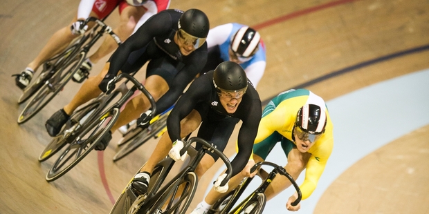 Sam Webster attacks during his silver medal ride in the keirin in Glasgow. Photo / Greg Bowker