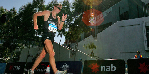 Craig Barrett, in action in the Men's 50km Walk, during the 2006 Melbourne XVII Commonwealth Games. Photo / Brett Phibbs