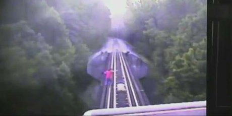 http://media.nzherald.co.nz/webcontent/image/jpg/201431/Hit_by_Train_460x230.jpeg