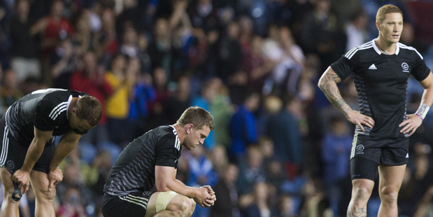 New Zealand Scott Curry, middle, amongst teammates who stand dejected after losing to South Africa. Photo / Greg Bowker