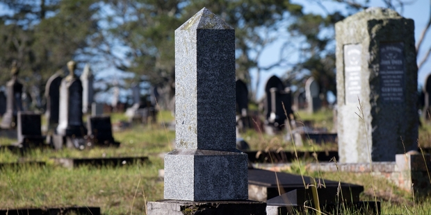 Robert Hislop's grave is neglected. Photo / Richard Robinson