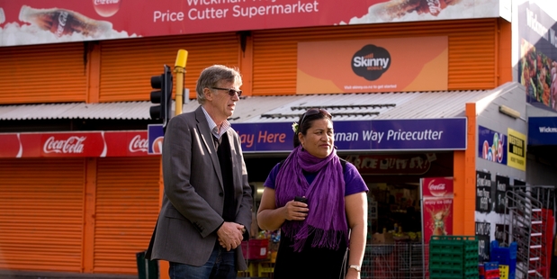 Southern Cross School head Robin Staples (left) and Lydia Sosene oppose the liquor store. Photo / Dean Purcell