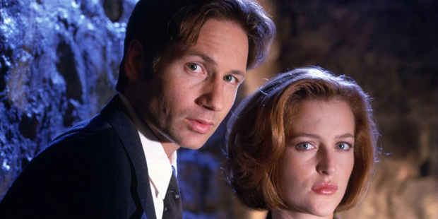David Duchovny (L) as Agent Fox Mulder and Gillian Anderson (R) as Agent Dana Scully from The X-Files