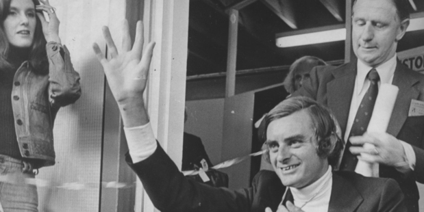 Joe McManemin, right, wheels hockey player Trevor Manning from Auckland International Airport, after he won the gold medal at the 1976 Olympics while playing with a smashed kneecap. File photo / NZ Herald