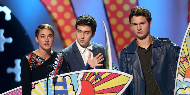 Shailene Woodley, Nat Wolff and Ansel Elgort accept the award for choice movie: drama The Fault In Our Stars at the Teen Choice Awards. Photo/AP