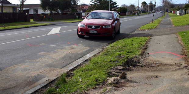 A fatal crash investigation on Boundary Road, Otara. Photo / SNPA / Grahame Clark