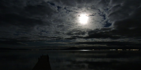 http://media.nzherald.co.nz/webcontent/image/jpg/201433/supermoonlakerotorua_460x230.jpg