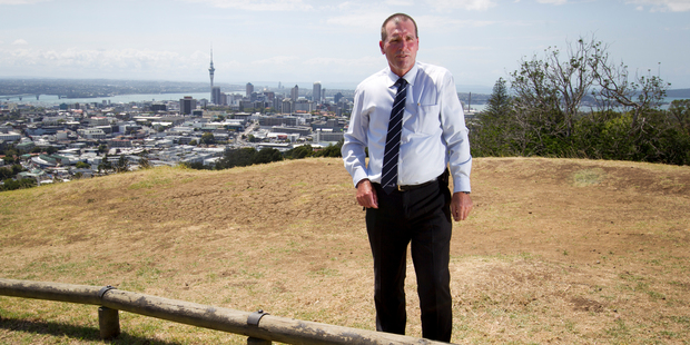 Detective Inspector Scott Beard talks with media on top of Mt Eden at the scene where tourists were held up at gunpoint. File photo / Greg Bowker
