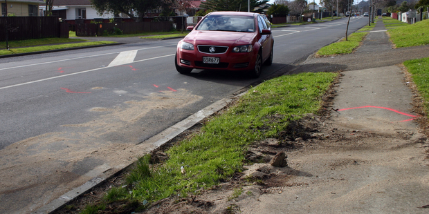 A fatal crash investigation on Boandary Road, Otara. Photo / SNPA / Grahame Clark