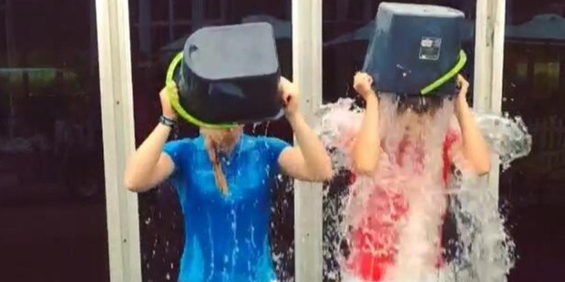British golfer Charley Hull (left) and American golfer Camilla Lennarth take the Ice Bucket Challenge.