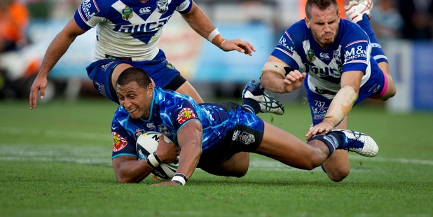 Dominique Peyroux beats the Bulldogs to the ball at Eden Park in April. Photo / Sarah Ivey