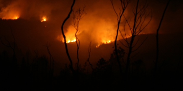 NIGHT BLAZE: Firefighters and residents spent an anxious night on Sunday as a large scrub fire blazed in Pipiwai.PHOTO/GRAHAM WRIGHT