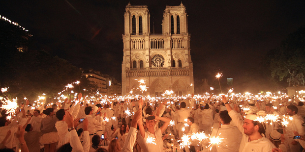 Diner en Blanc Paris 2012. Photo / Diner en Blanc international.
