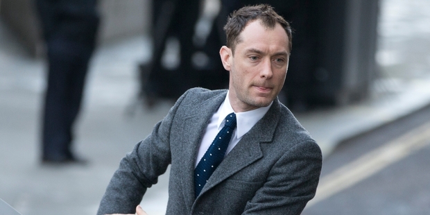 Jude Law arriving at the Old Bailey where a jury heard how he confronted Daniel Craig on having an affair with ex-girlfriend Sienna Miller. Photo / AP