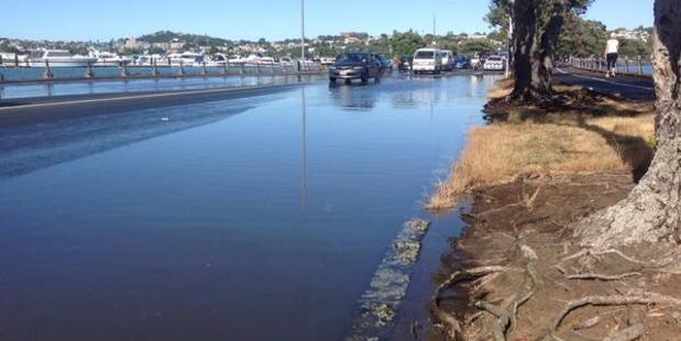 Tamaki Drive was partially submerged just after 9am. Photo / Twitter @RichardWoodsNZ