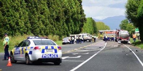 http://media.nzherald.co.nz/webcontent/image/jpg/201453/paengaroacrash_460x230.jpg