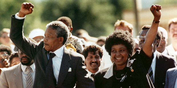 Nelson Mandela and his wife, Winnie, raise clenched fists as they walk hand-in-hand upon his release from prison in Cape Town, South Africa, in 1990. Photo / AP