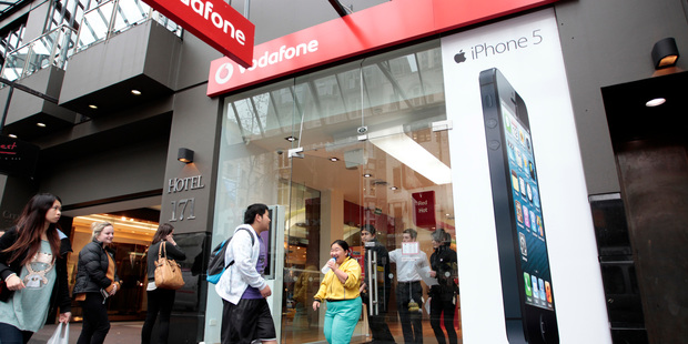 Vodafone shop on Queen St, Auckland, the day of the New Zealand launch of the Apple iPhone 5. Photograph by Michael Craig.