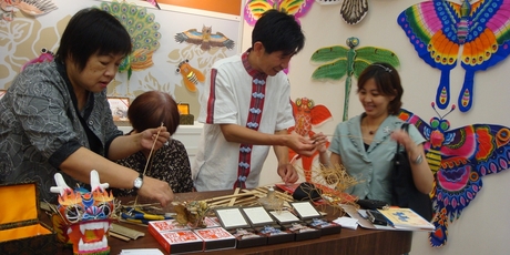 Kite-making class. Photo / Natalie Slade