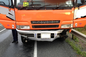 Crashing into this barrier slowed the truck enough for Mr Avatea to jump in.