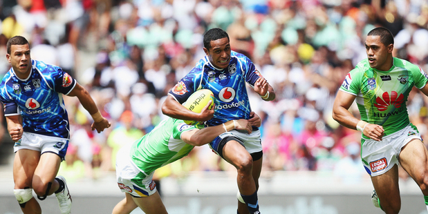 Glen Fisiiahi of the Warriors makes a break during the match between the New Zealand Warriors and the Canberra Raiders. Photo / Getty Images.