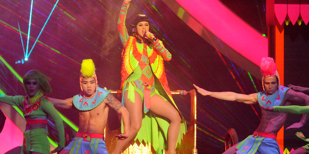 Katy Perry performs Dark Horse at the Brit Awards. Photo/AP