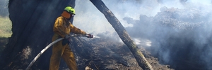 HOT STUFF: A firefighter at work at Pipiriki.PHOTOS/SUPPLIED 010315WCSUP01