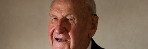 Les Munro wants to sell his war medals in London to raise money for the upkeep of the British capital's Bomber Command Memorial. Photo / Alan Gibson