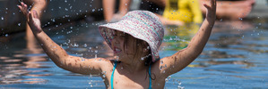 Ava Barrington-Tulaga in the splash pool at Auckland's Wynyard Quarter during the city's anniversary weekend. The soaring temperatures are set to continue. Photo / Jason Dorday
