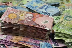 Kiwi drops against Aussie dollar
