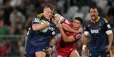 Ross Geldenhuys of the Highlanders on the charge. Photo / Getty Images