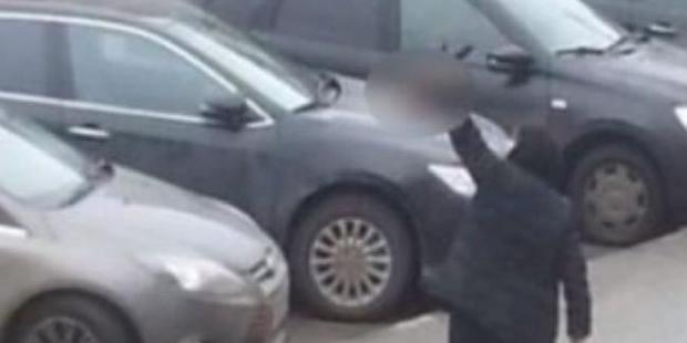 Gyulchehra Bobokulova carried the head through Moscow streets yelling "Allahu Akbar". Photo / Twitter