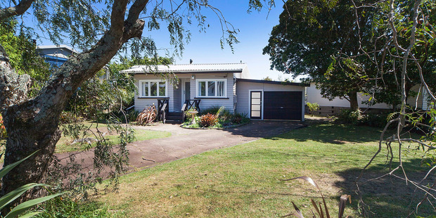 50 Hobsonville Rd, Hobsonville. $790,000