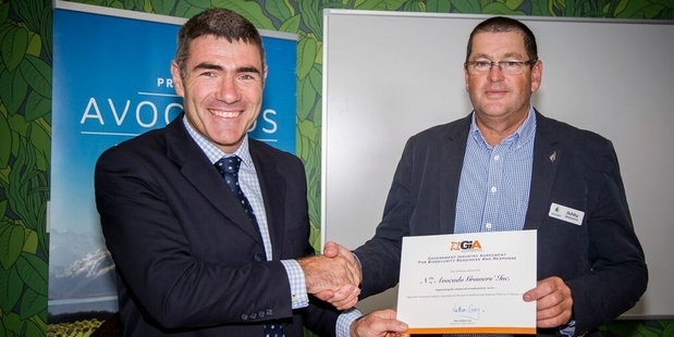 Nathan Guy and NZ Avocado Growers' Association chair Ashby Whitehead.