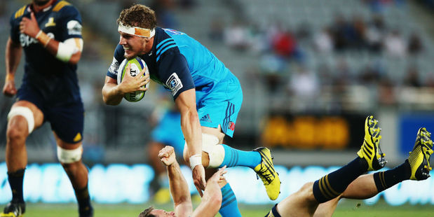 Blake Gibson steamrolls Ben Smith on his way to scoring a try. Photo / Getty