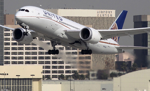 A United Airlines 787 takes off from Los Angeles International Airport. The airline will start flying between Auckland and San Francisco from July. Photo / Getty Images