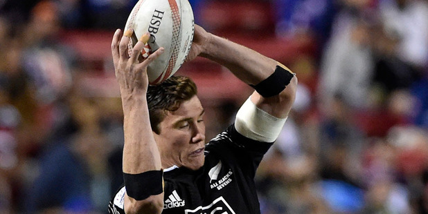 Sam Dickson of New Zealand grabs the ball. Photo / Getty