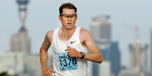 Phil Costley runs during the Auckland Marathon. Photo / Getty Images